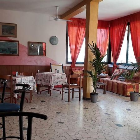 Hotel Rosa Римини Екстериор снимка
