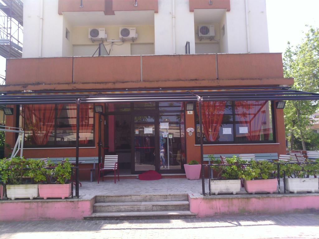 Hotel Rosa Римини Екстериор снимка