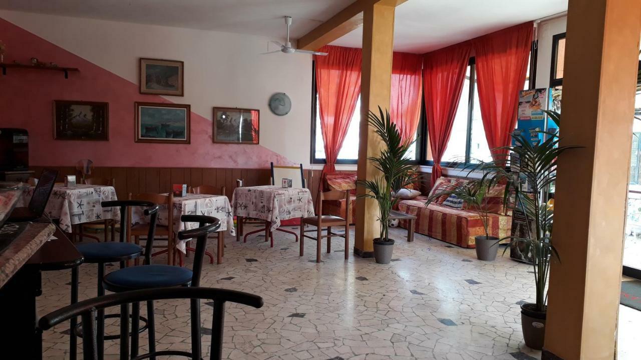 Hotel Rosa Римини Екстериор снимка