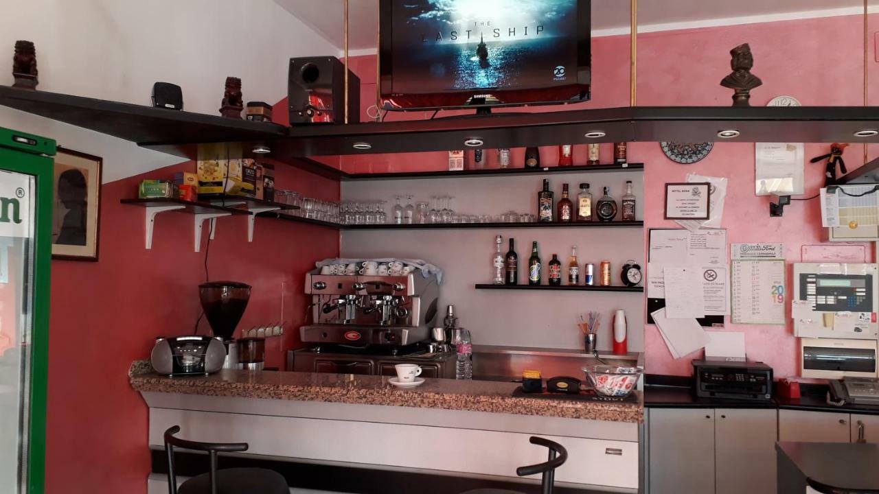 Hotel Rosa Римини Екстериор снимка