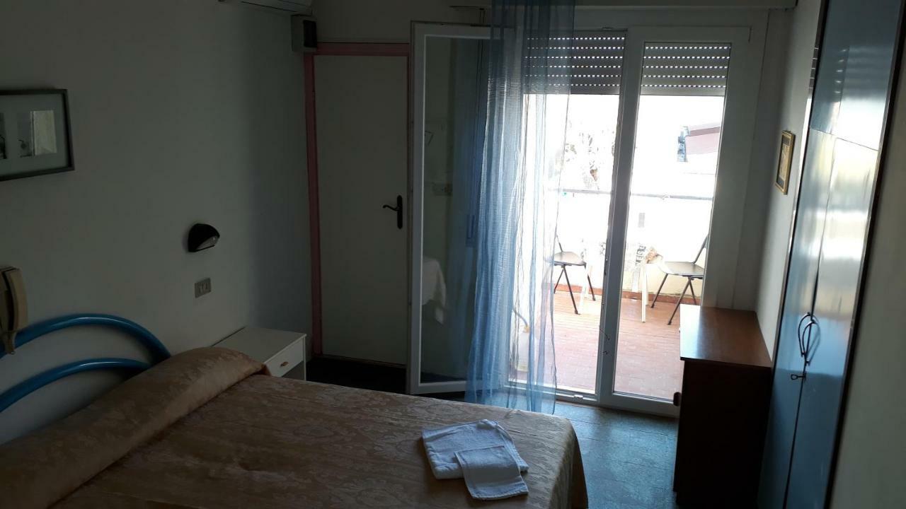 Hotel Rosa Римини Екстериор снимка